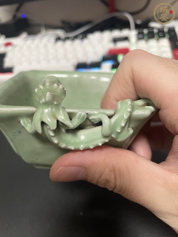 古玩陶瓷青釉螭龍四方杯真品鑒賞圖