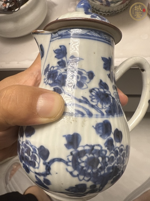 古玩花卉紋青花奶壺真品鑒賞圖