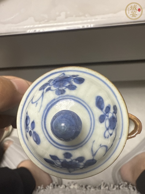 古玩陶瓷花卉紋青花奶壺真品鑒賞圖