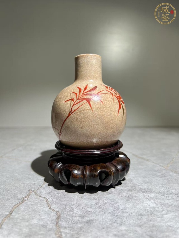 古玩哥釉礬紅彩花卉紋瓶真品鑒賞圖