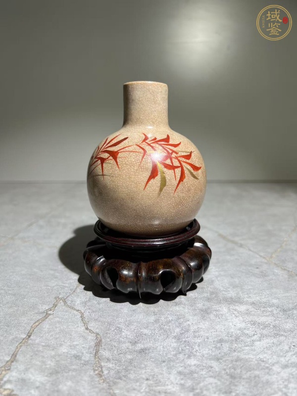 古玩陶瓷哥釉礬紅彩花卉紋瓶真品鑒賞圖