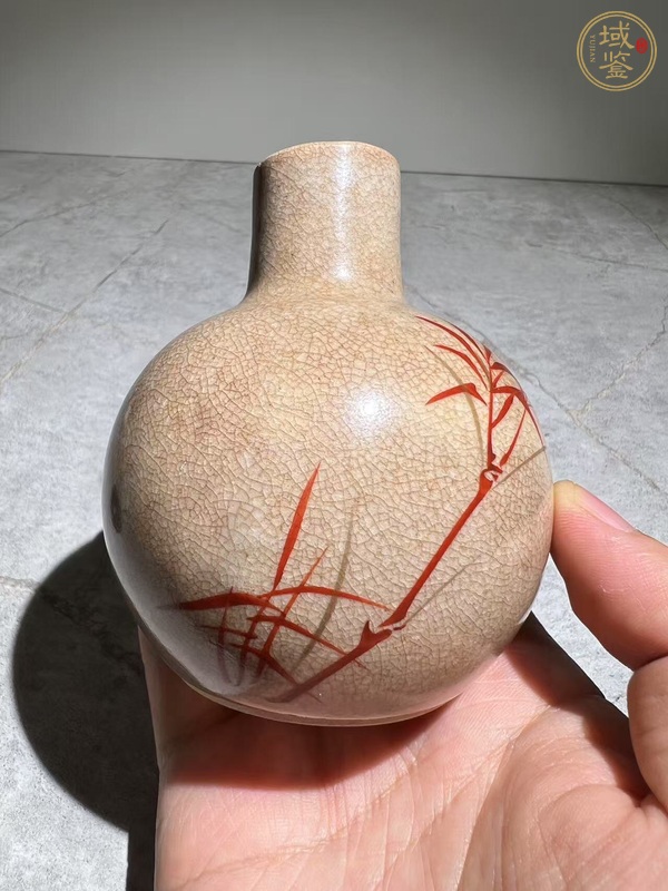 古玩陶瓷哥釉礬紅彩花卉紋瓶真品鑒賞圖