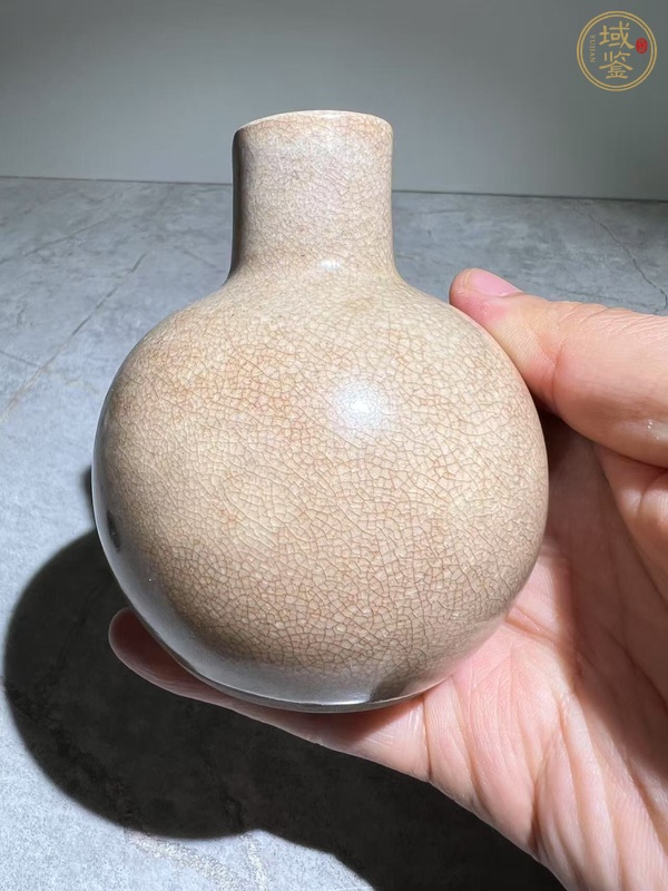 古玩陶瓷哥釉礬紅彩花卉紋瓶真品鑒賞圖