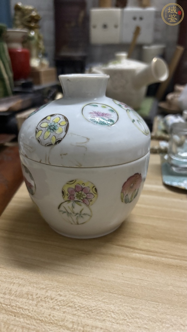 古玩陶瓷皮球花青花蓋缸真品鑒賞圖