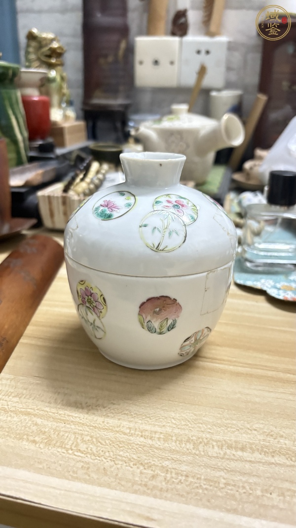 古玩陶瓷皮球花青花蓋缸真品鑒賞圖