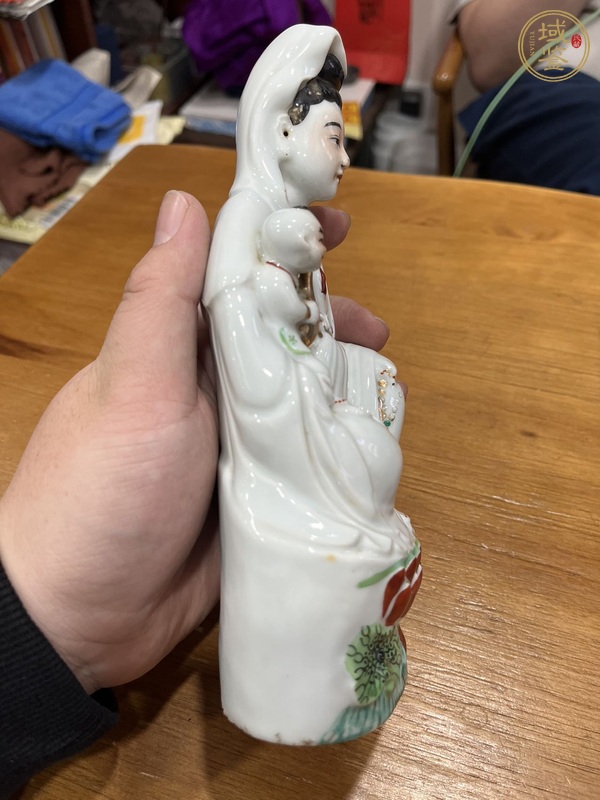 古玩陶瓷白釉觀音菩薩造像真品鑒賞圖