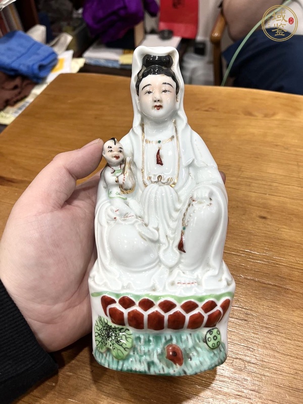 古玩陶瓷白釉觀音菩薩造像真品鑒賞圖
