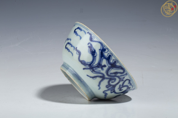 古玩陶瓷青花夔龍紋茶碗真品鑒賞圖