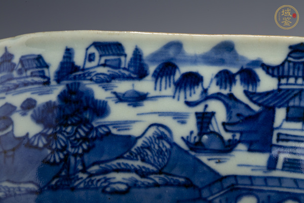 古玩陶瓷清乾隆·青花山水樓閣紋牲耳恭盒真品鑒賞圖