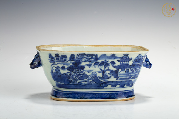 古玩清乾隆·青花山水樓閣紋牲耳恭盒真品鑒賞圖