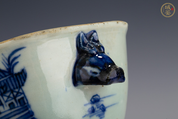 古玩陶瓷清乾隆·青花山水樓閣紋牲耳恭盒真品鑒賞圖