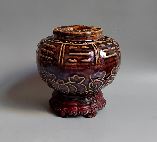 古玩陶瓷晚清民國印花八卦紋褐釉茶葉罐拍賣，當(dāng)前價(jià)格0元