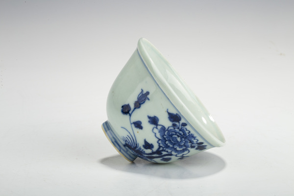 古玩陶瓷清中·青花富貴花開紋蓋碗拍賣，當(dāng)前價(jià)格288元