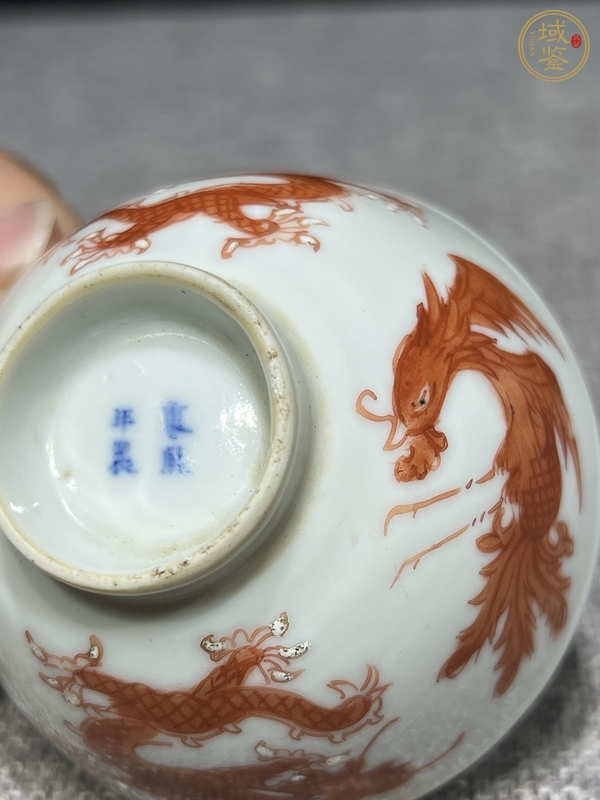 古玩陶瓷龍鳳紋礬紅杯真品鑒賞圖