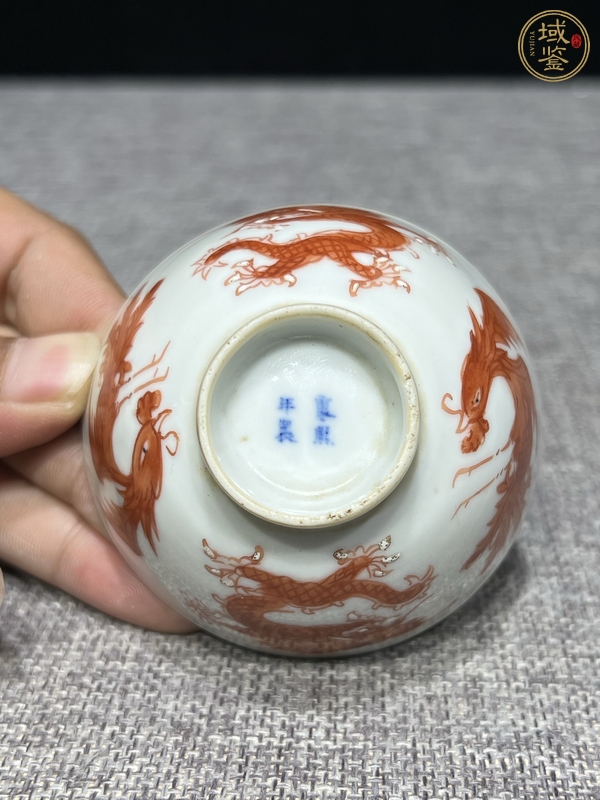 古玩陶瓷龍鳳紋礬紅杯真品鑒賞圖