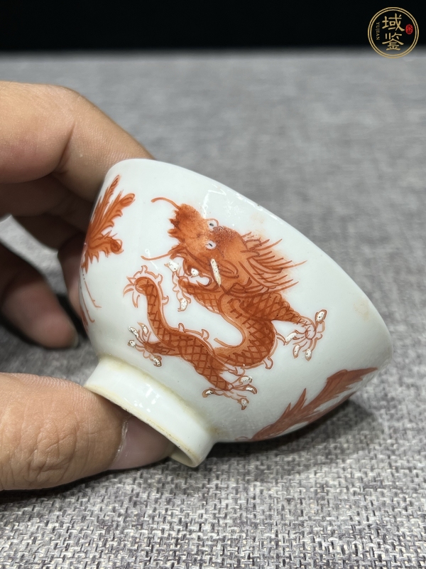 古玩龍鳳紋礬紅杯真品鑒賞圖
