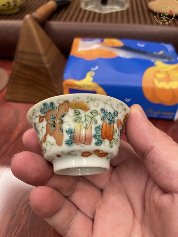 古玩陶瓷粉彩瓜瓞綿綿紋茶杯真品鑒賞圖