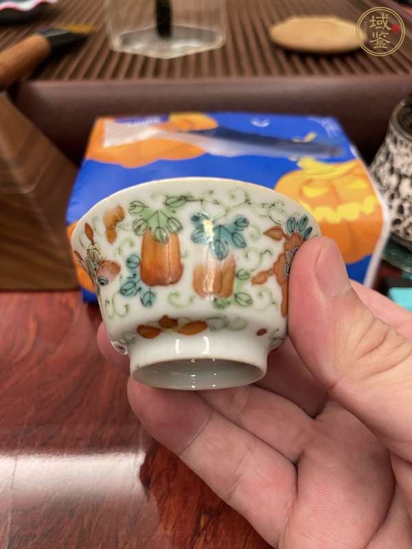古玩陶瓷粉彩瓜瓞綿綿紋茶杯真品鑒賞圖