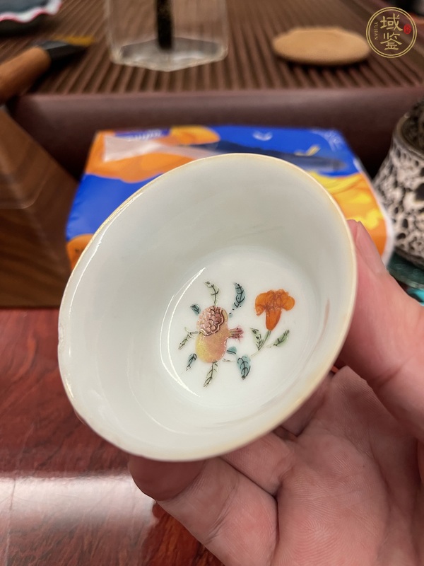古玩陶瓷粉彩瓜瓞綿綿紋茶杯真品鑒賞圖