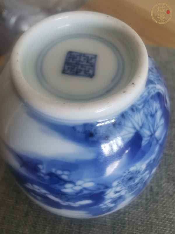 古玩陶瓷青花留白冰梅紋杯真品鑒賞圖