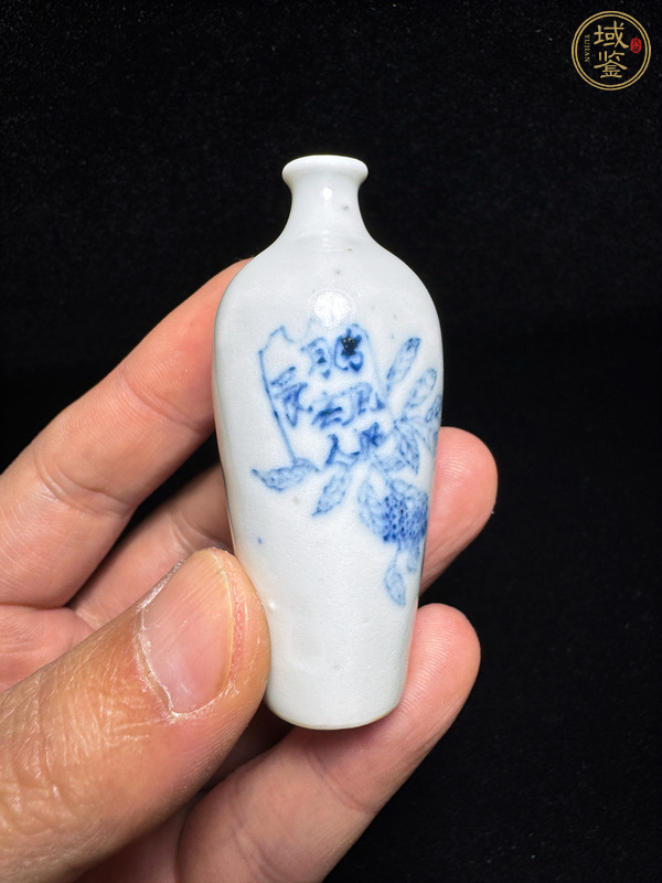 古玩陶瓷花卉紋青花鼻煙壺真品鑒賞圖