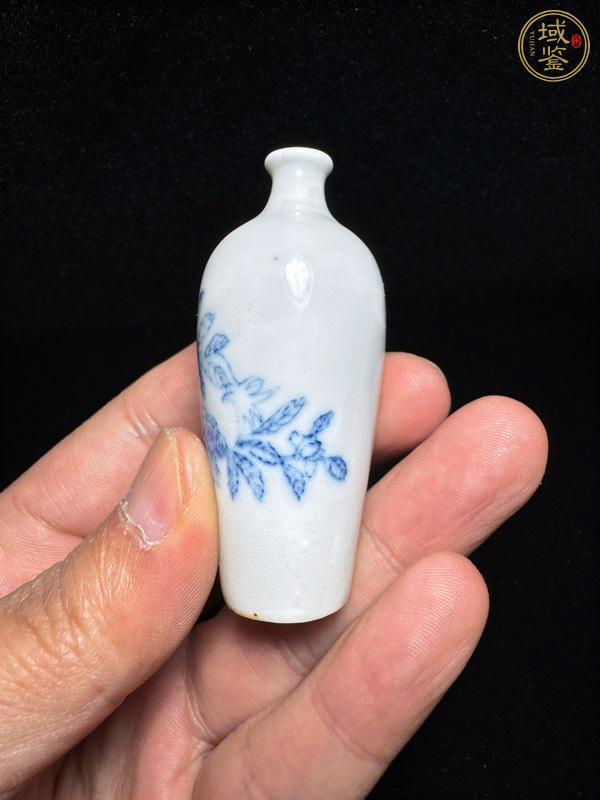 古玩陶瓷花卉紋青花鼻煙壺真品鑒賞圖