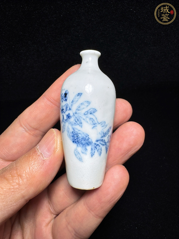 古玩陶瓷花卉紋青花鼻煙壺真品鑒賞圖