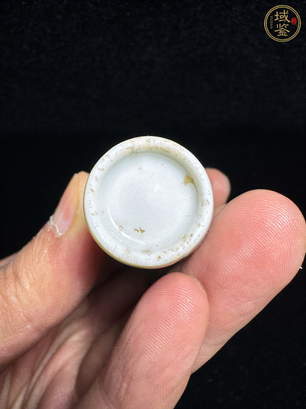古玩陶瓷花卉紋青花鼻煙壺真品鑒賞圖