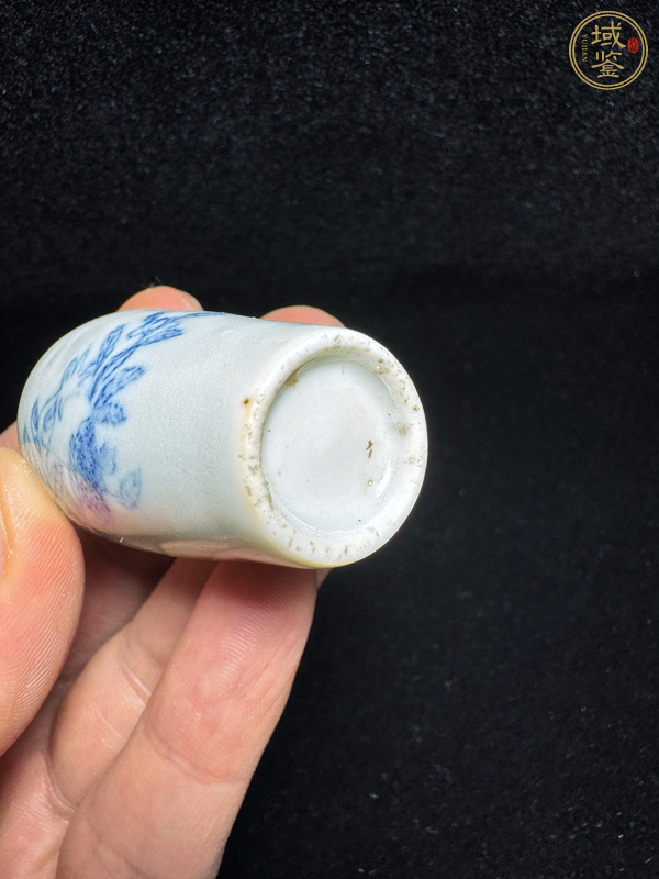 古玩陶瓷花卉紋青花鼻煙壺真品鑒賞圖