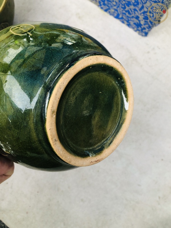 古玩陶瓷綠釉印花碗真品鑒賞圖
