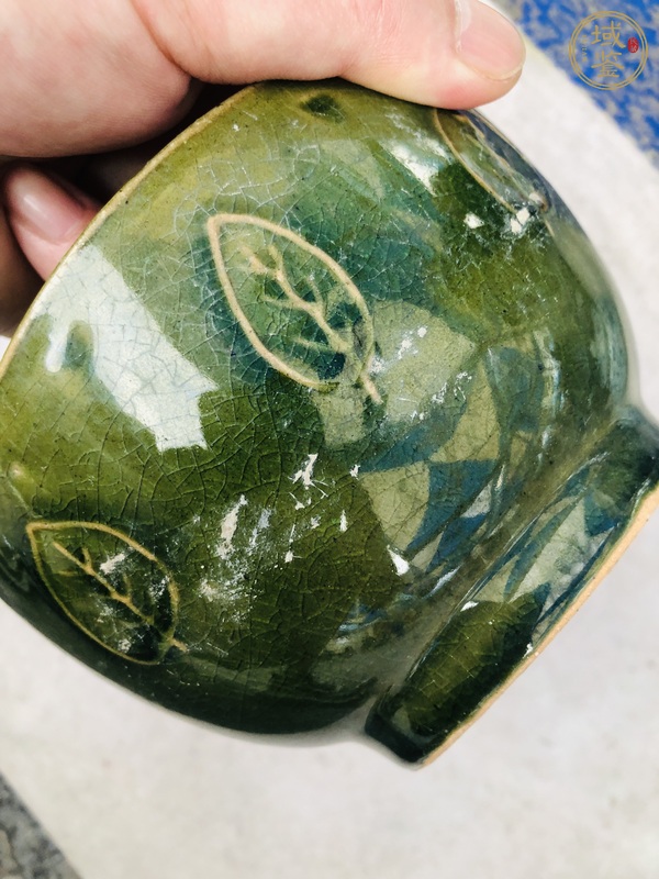 古玩陶瓷綠釉印花碗真品鑒賞圖