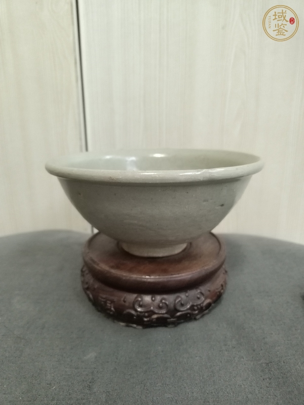 古玩陶瓷龍泉青瓷唇口碗真品鑒賞圖