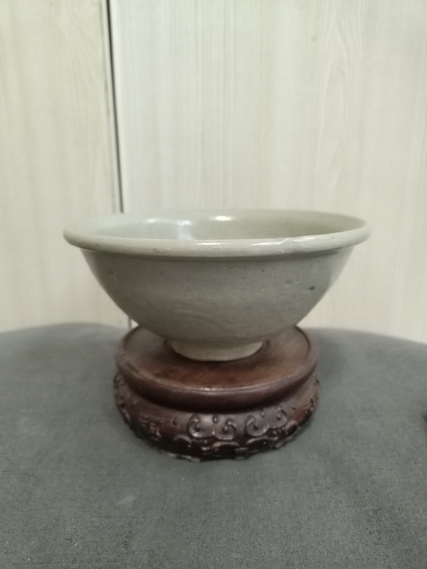 古玩轉(zhuǎn)賣龍泉青瓷唇口碗拍賣，當(dāng)前價(jià)格1388元