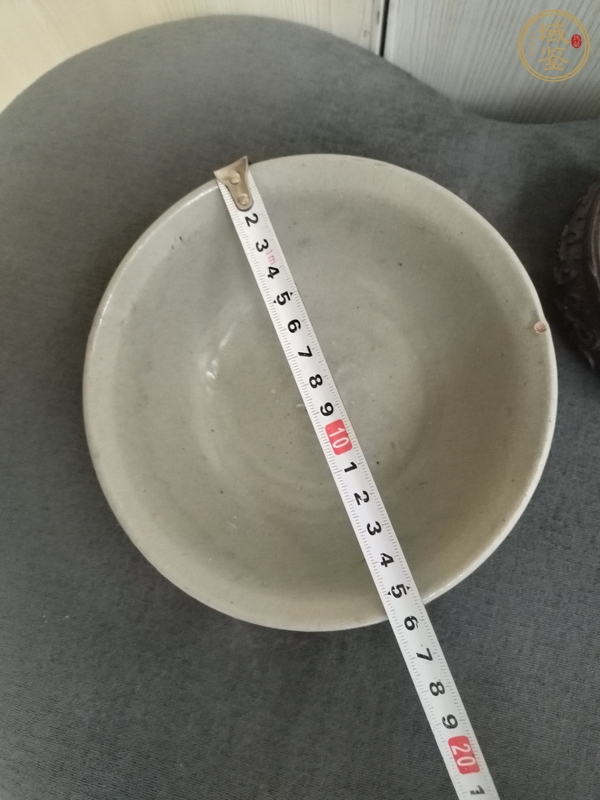古玩陶瓷龍泉青瓷唇口碗真品鑒賞圖