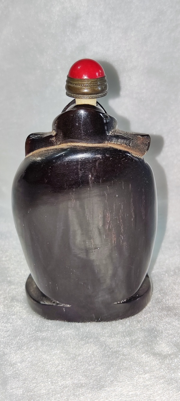 古玩字畫(huà)角雕天官賜福鼻煙壺拍賣(mài)，當(dāng)前價(jià)格999元
