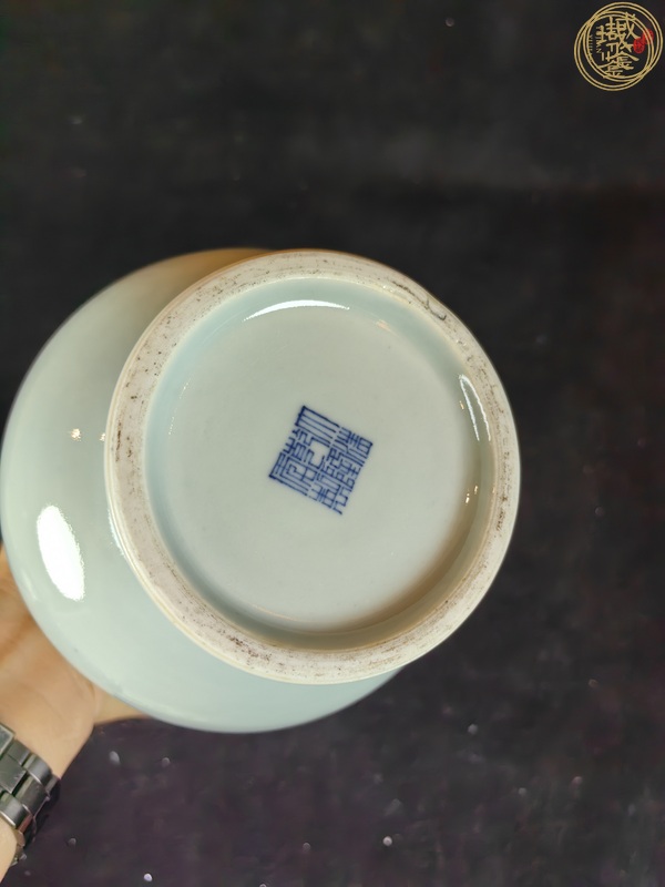 古玩陶瓷民國青釉暗刻琵琶尊真品鑒賞圖