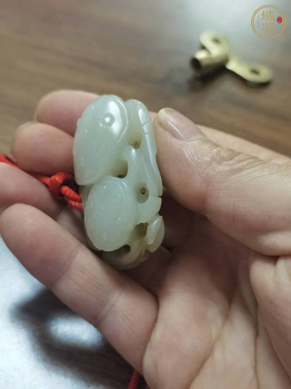 古玩玉器和田玉雕“蓮蓬”把件真品鑒賞圖