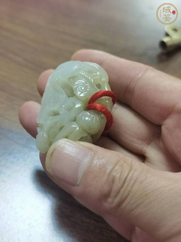 古玩玉器和田玉雕“蓮蓬”把件真品鑒賞圖