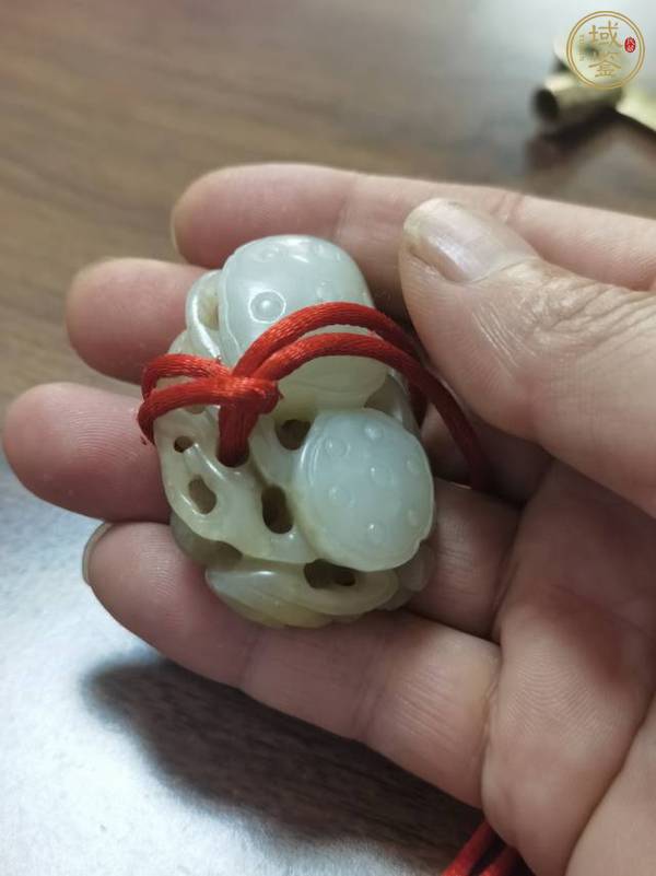 古玩玉器和田玉雕“蓮蓬”把件真品鑒賞圖