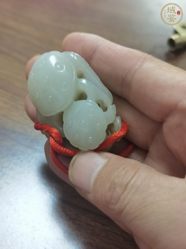 古玩玉器和田玉雕“蓮蓬”把件真品鑒賞圖