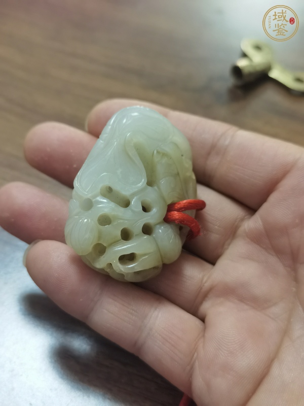 古玩玉器和田玉雕“蓮蓬”把件真品鑒賞圖