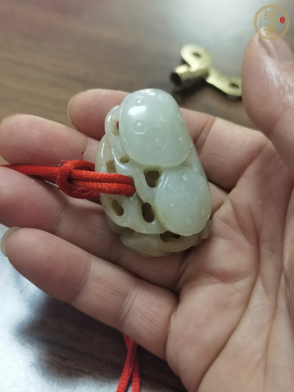 古玩玉器和田玉雕“蓮蓬”把件真品鑒賞圖