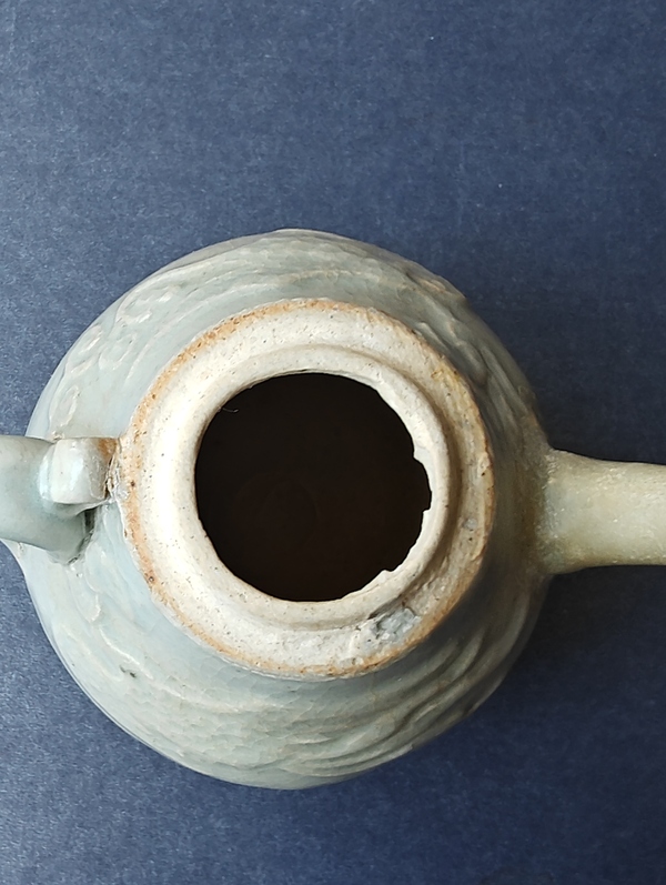古玩陶瓷元代卵白釉樞府持壺拍賣，當(dāng)前價格1500元