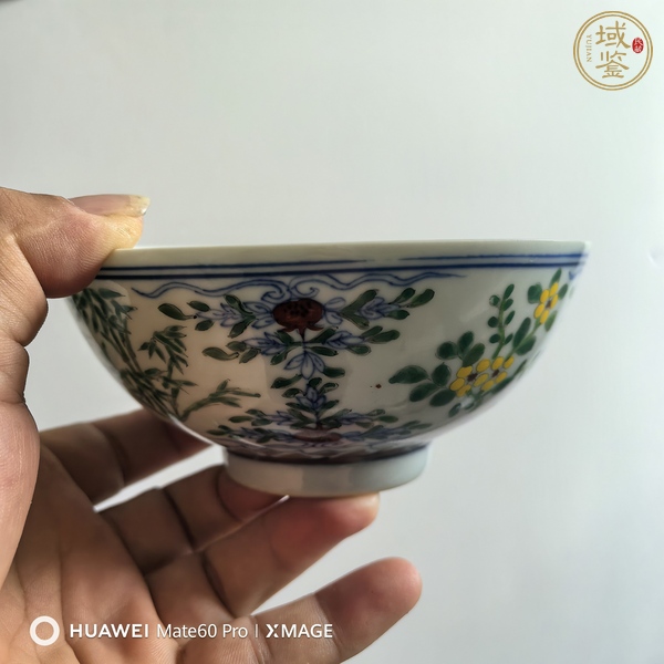 古玩陶瓷民國時期斗彩花卉紋碗真品鑒賞圖