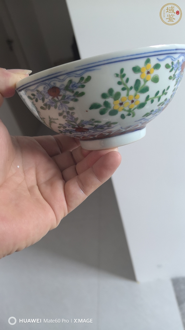 古玩陶瓷民國時期斗彩花卉紋碗真品鑒賞圖
