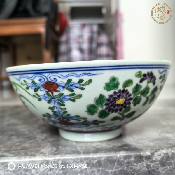 古玩陶瓷民國時期斗彩花卉紋碗真品鑒賞圖
