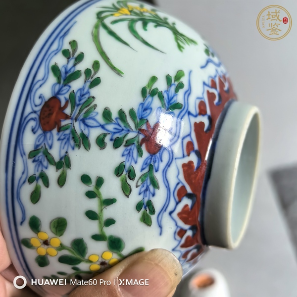 古玩陶瓷民國時期斗彩花卉紋碗真品鑒賞圖