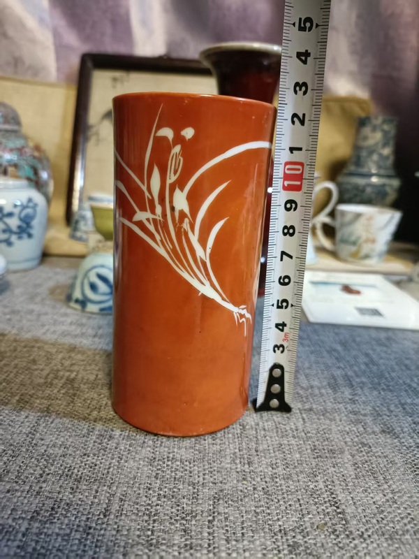 古玩陶瓷晚清紅釉留白一束蘭詩文筆筒拍賣，當前價格3888元