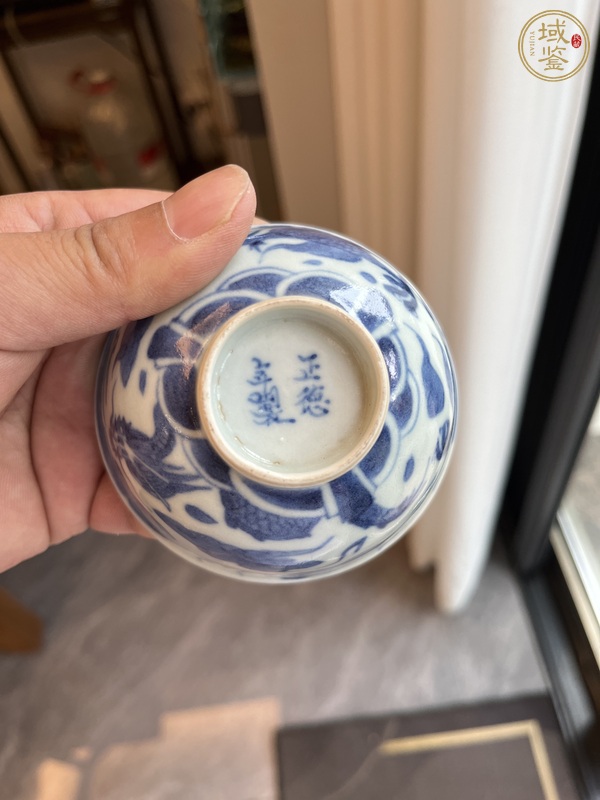 古玩陶瓷青花趕珠龍紋茶碗真品鑒賞圖