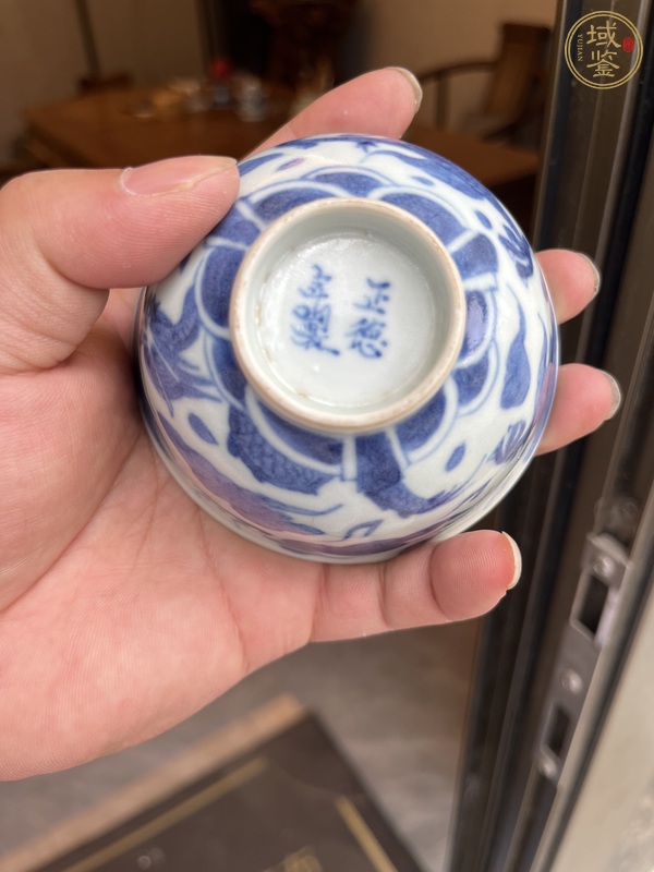 古玩陶瓷青花趕珠龍紋茶碗真品鑒賞圖